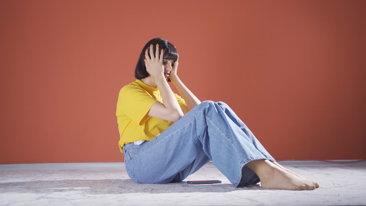 la mujer que recibió malas noticias por teléfono.