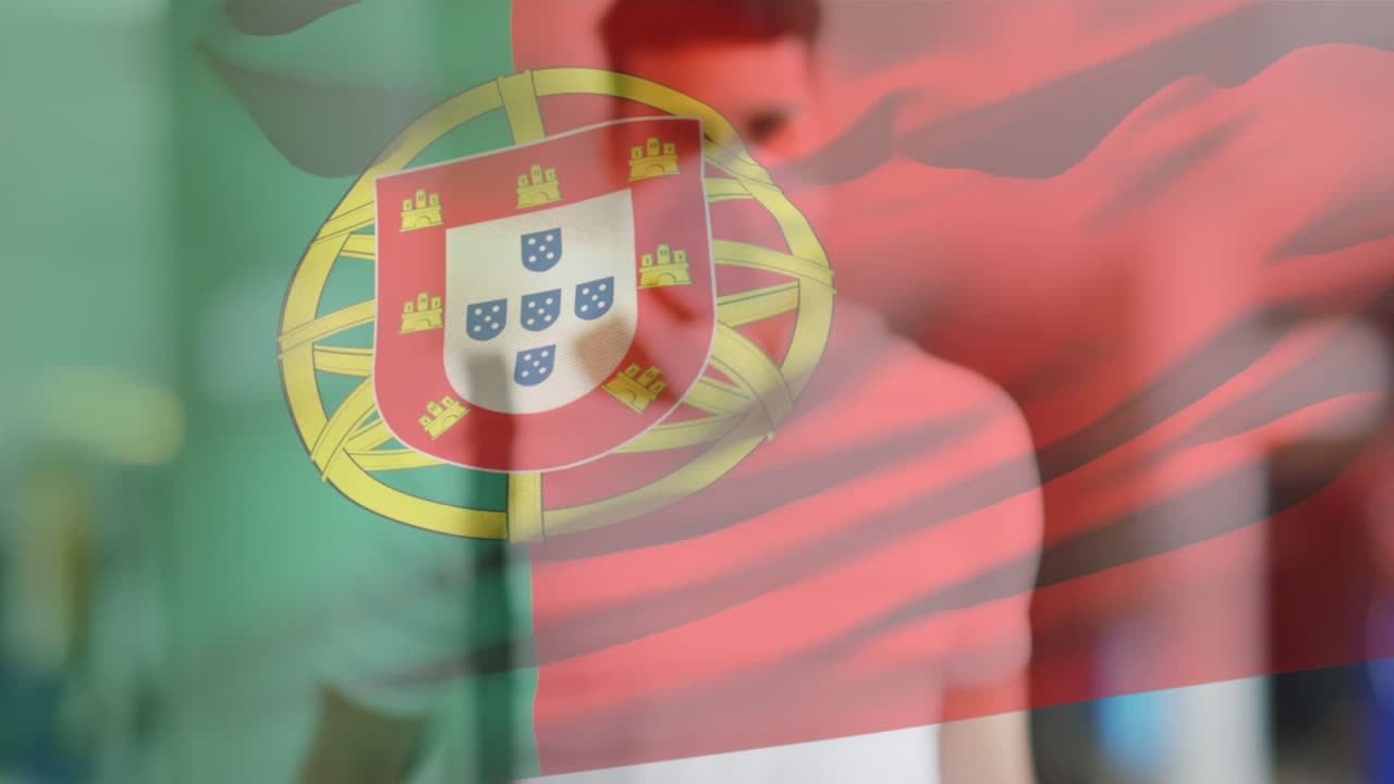 코로나 19 대유행 기간 동안 마스크를 쓰고 있는 남자 위에 포르투갈 국기를 흔드는 애니메이션