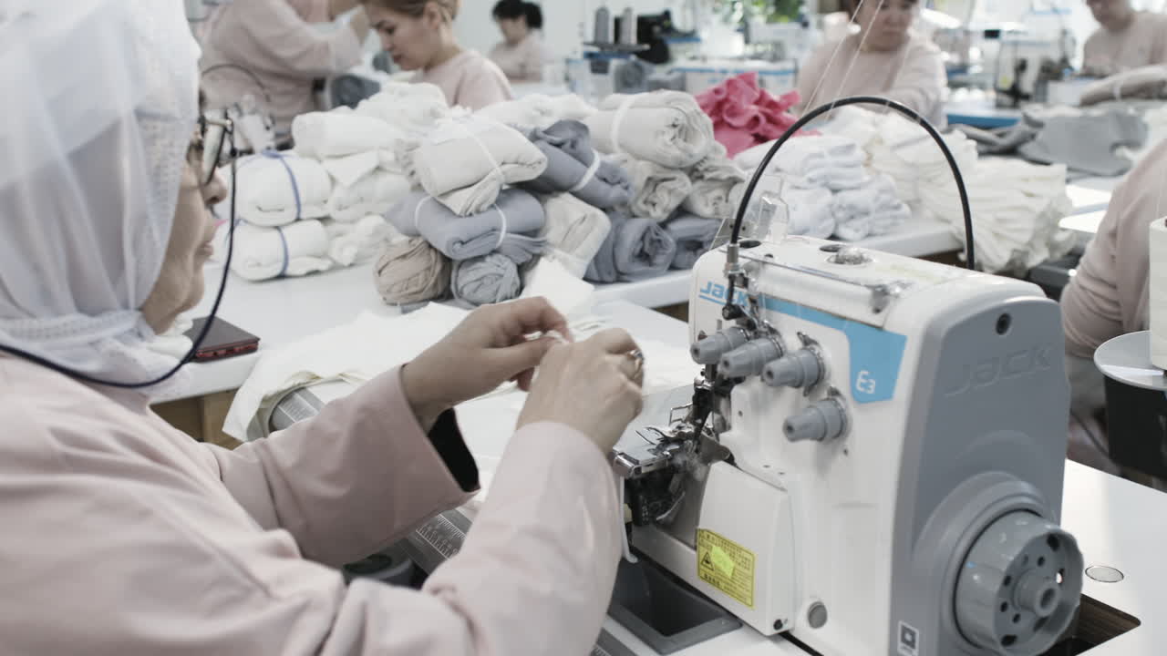 производственная линия фабрики одежды