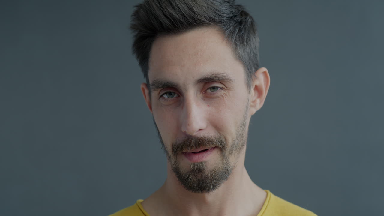 hombre con diferentes expresiones