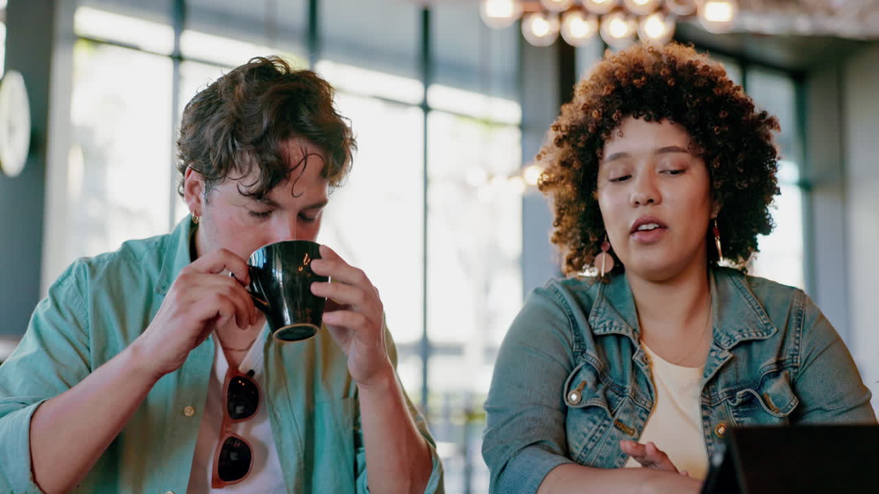 estudiantes, descanso y amigos en el café