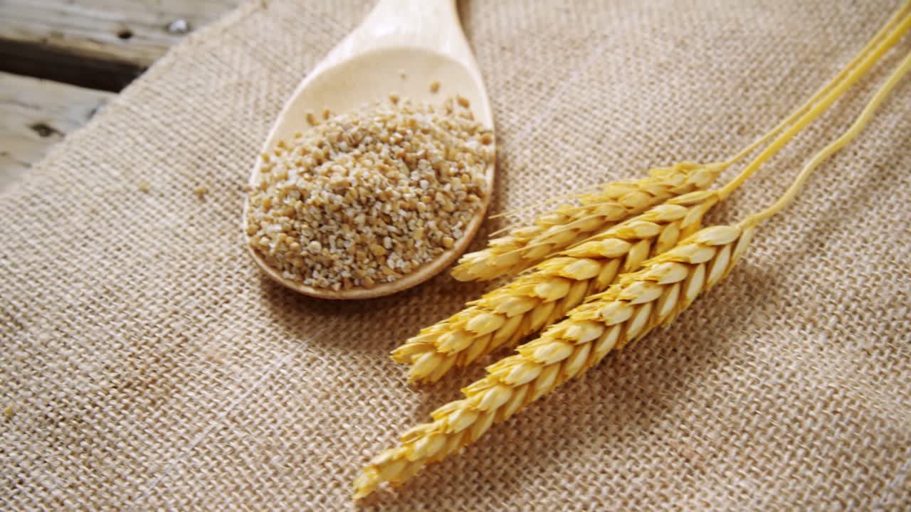 섬유 4k에 아침 식사 시리얼과 보리