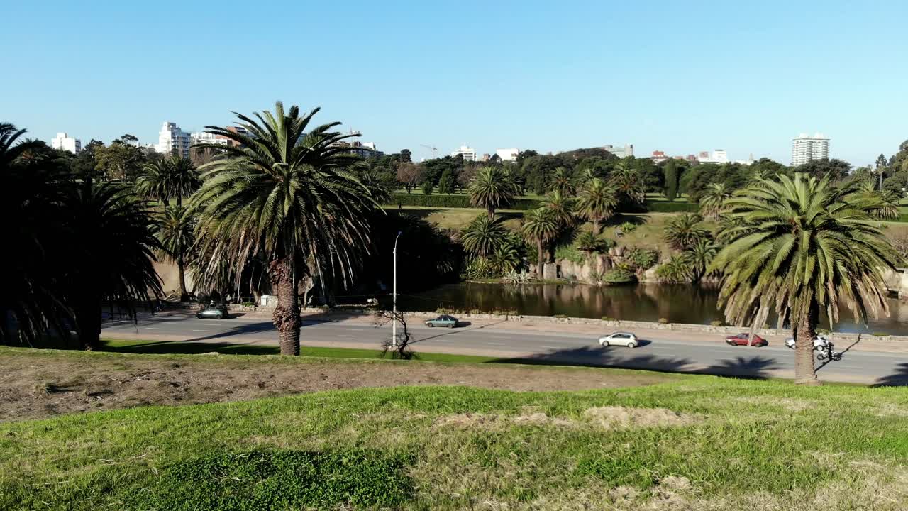 paisaje aéreo de drones lago en el parque montevideo uruguay