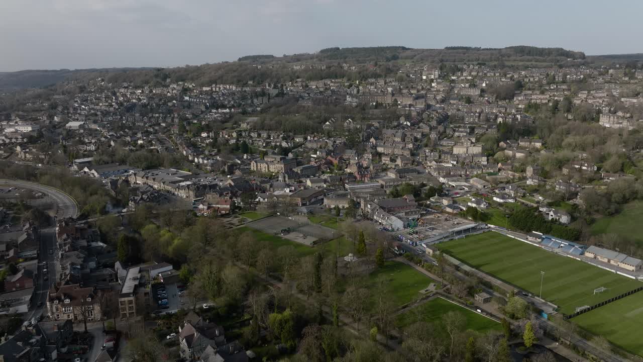 Matlock Town Centre, Derbyshire, Inghilterra. Vista aerea, stagione Inverno-Primavera.