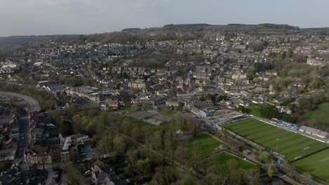 Matlock-Town-Centre-Derbyshire,-Inglaterra-Vista-Aérea-Temporada-Invierno-primavera