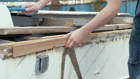 Removing-clamp-from-wood-boat-gunwale-repair