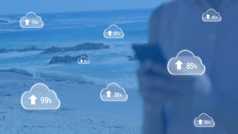 animación de nubes con flechas y porcentaje subiendo sobre mujer caucásica usando teléfono inteligente