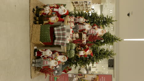 Schöne-Weihnachtsdekoration-Im-Einkaufszentrum