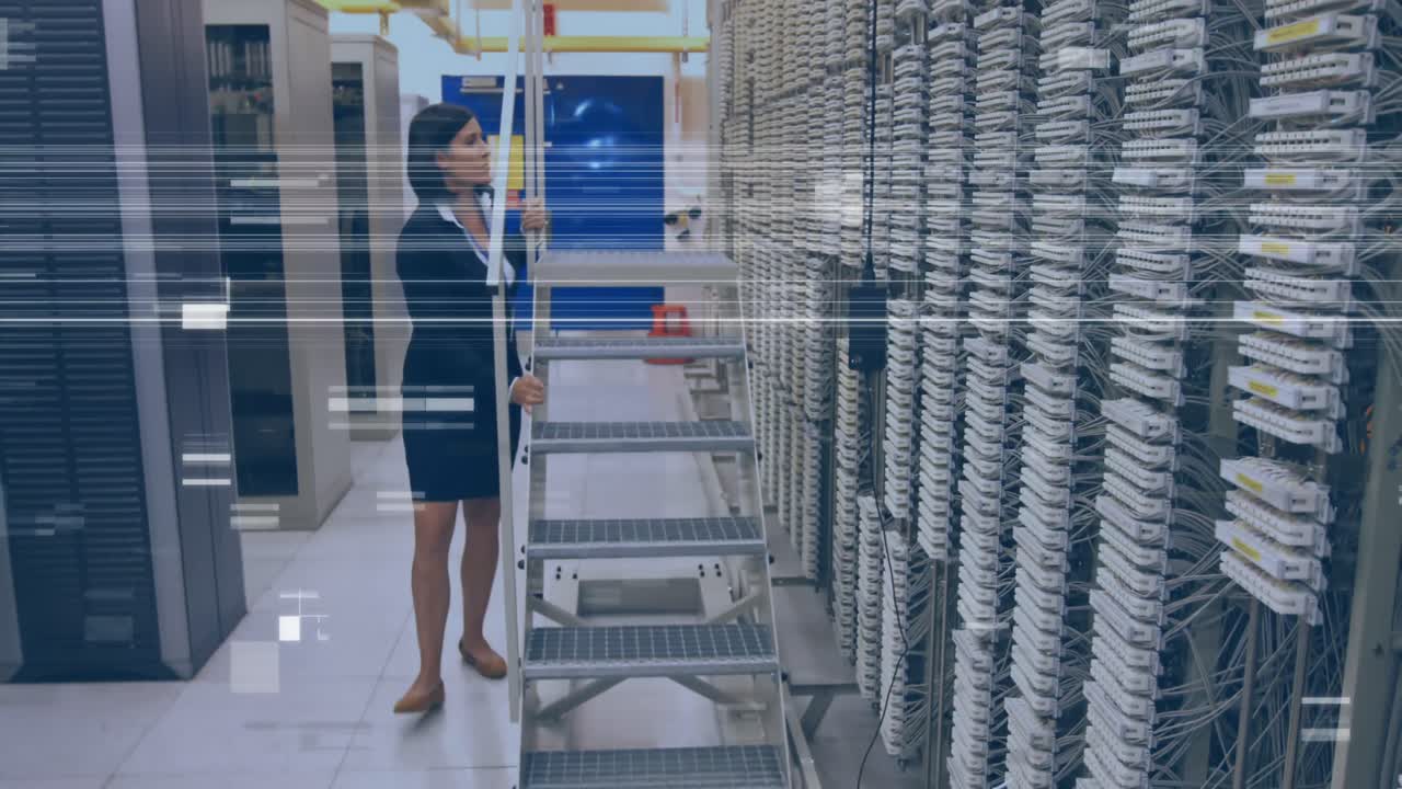 animación de un error sobre una mujer caucásica comprobando los servidores