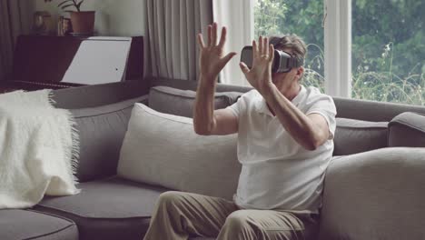 Senior-man-in-VR-headset