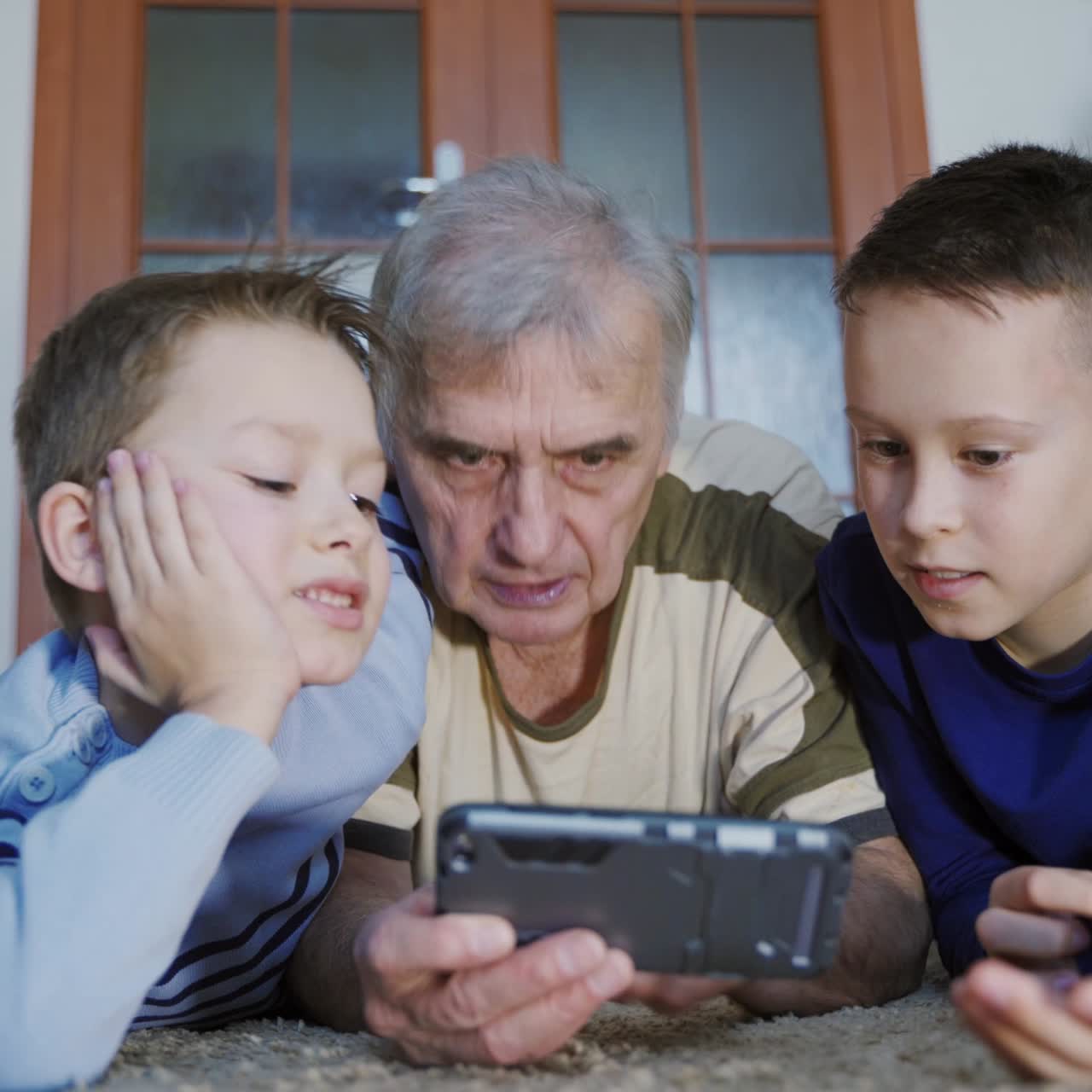 La famiglia trascorre del tempo insieme
