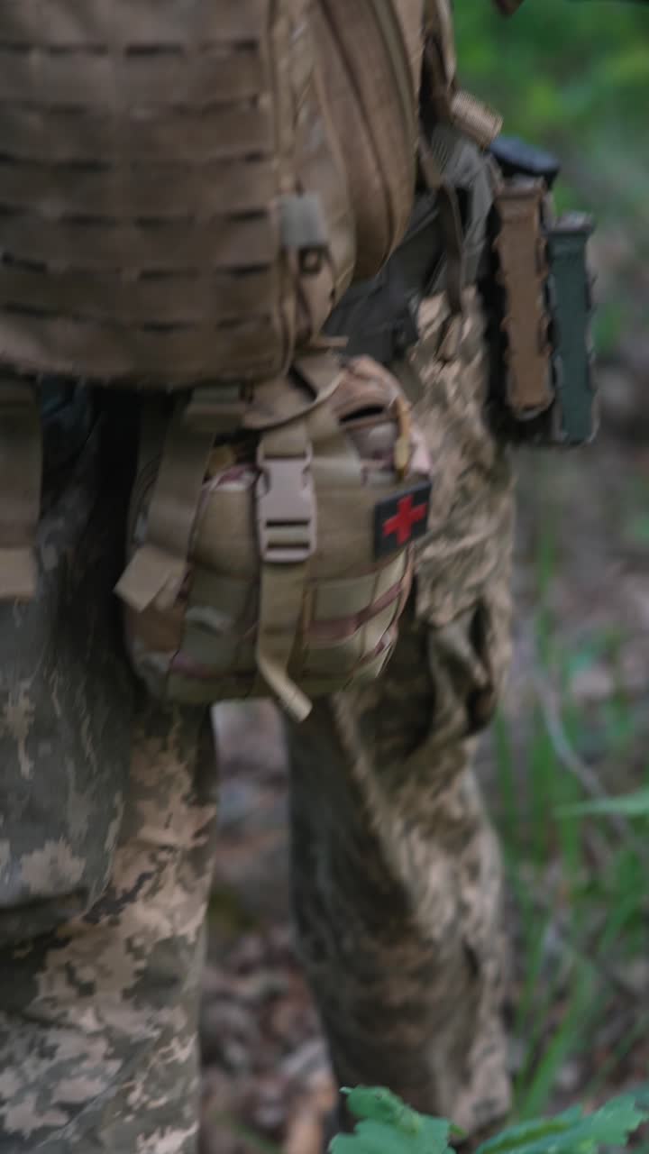 personal militar en los bosques