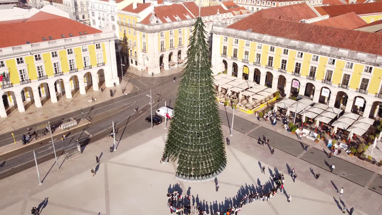 포르투갈 유럽 리스본의 밝고 화창한 날 아르코 다 루아 아우구스타(arco da rua augusta)에서 화려한 접근