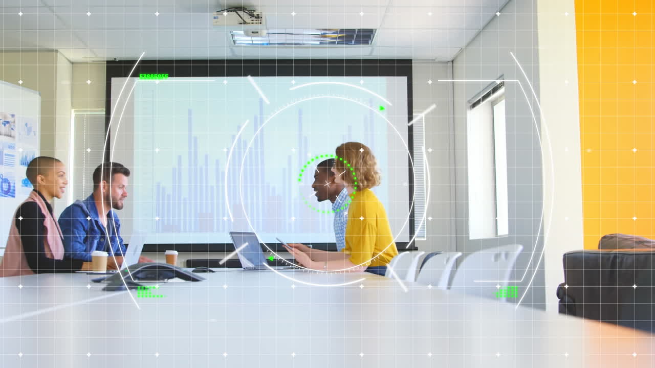 animación del procesamiento de datos financieros sobre diversas personas de negocios