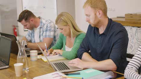 Menschen-In-Arbeit-Und-Schöpfung