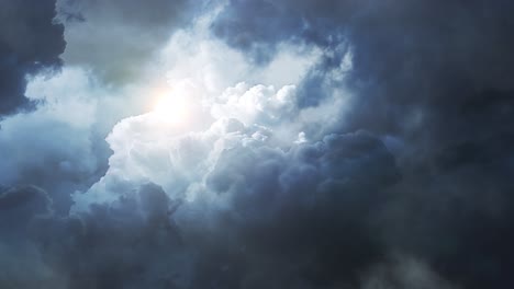 Dicke-Cumulonimbuswolken-Und-Sonnenschein-Am-Blauen-Himmel