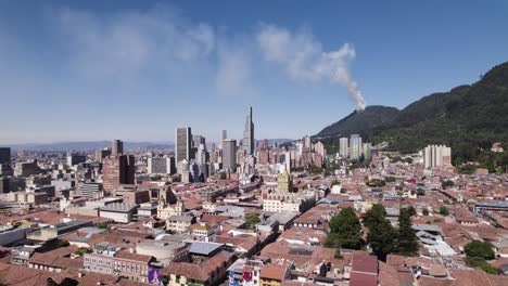 la bulliciosa expansión urbana de bogotá desde el aire