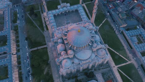 la mezquita del sultán ahmed en estambul, turquía. vista aérea en 4k.