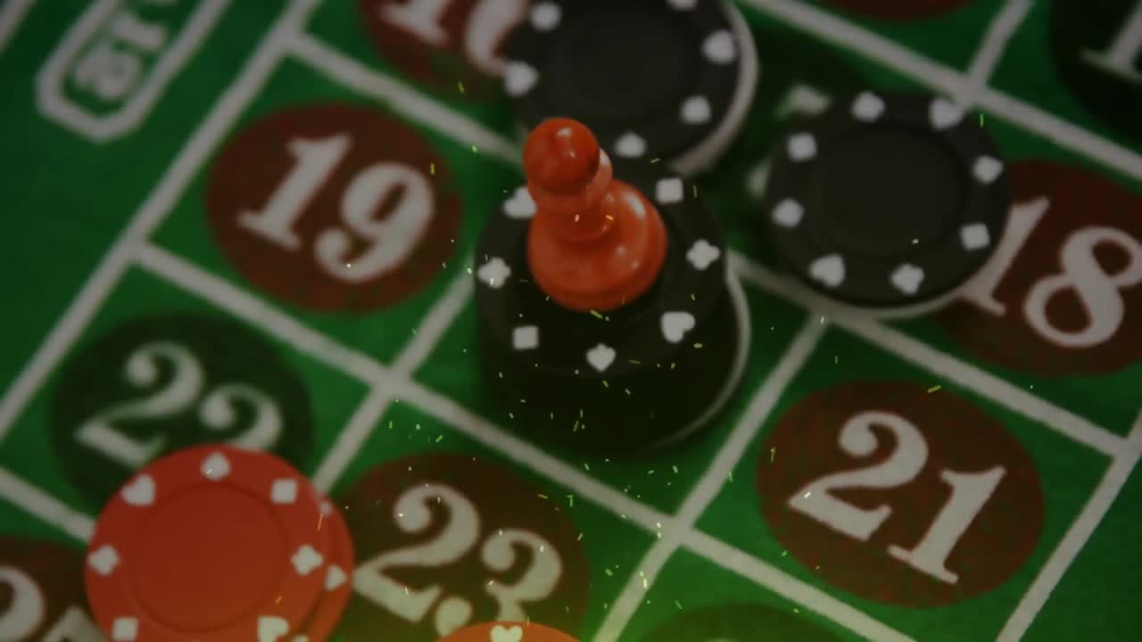 animación de confeti blanco sobre fichas de póquer y pieza de juego del jugador en la mesa de juego