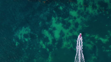 Isolated,-aerial-view-of-a-speedboat-riding-in-shallow-water