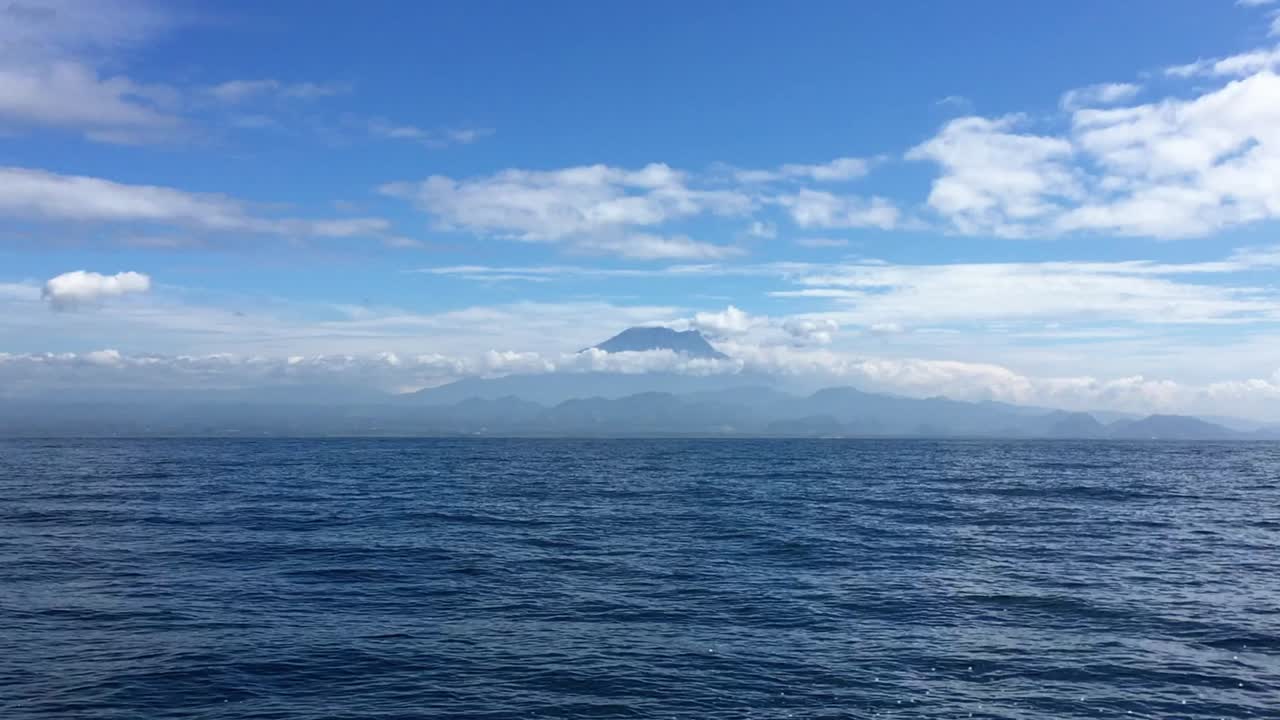 발리 의 사누르 에서 누사 페니다 와 렘본간 섬 으로 가는 빠른 보트