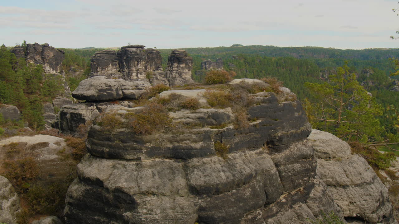 Elbsandsteingebirge Sachsen Elbe sandstone formations rising above dense green forests Mountains showcasing the region’s natural beauty and rugged Terrain
