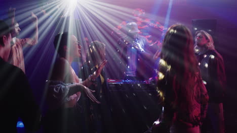 fiesta en un club nocturno