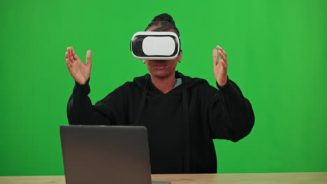 Laptop,-Greenscreen-Oder-Frau-In-VR