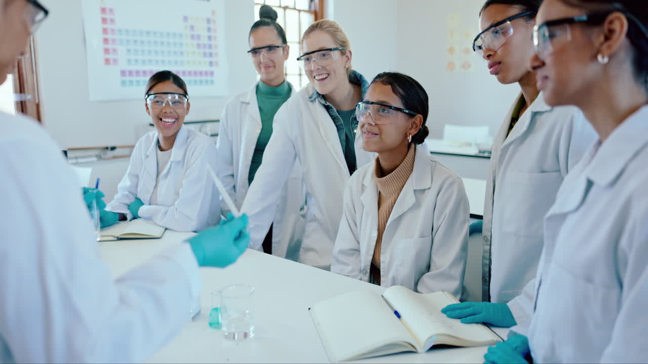 교실, 대학, 교수와 학생들