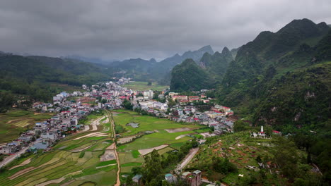 impresionantes paisajes naturales del distrito de don van en ha giang en el norte de vietnam, vista panorámica de drones