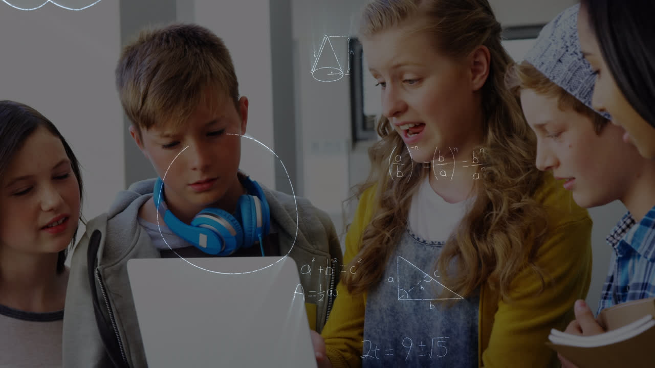 animación de fórmulas matemáticas sobre los alumnos en el aula