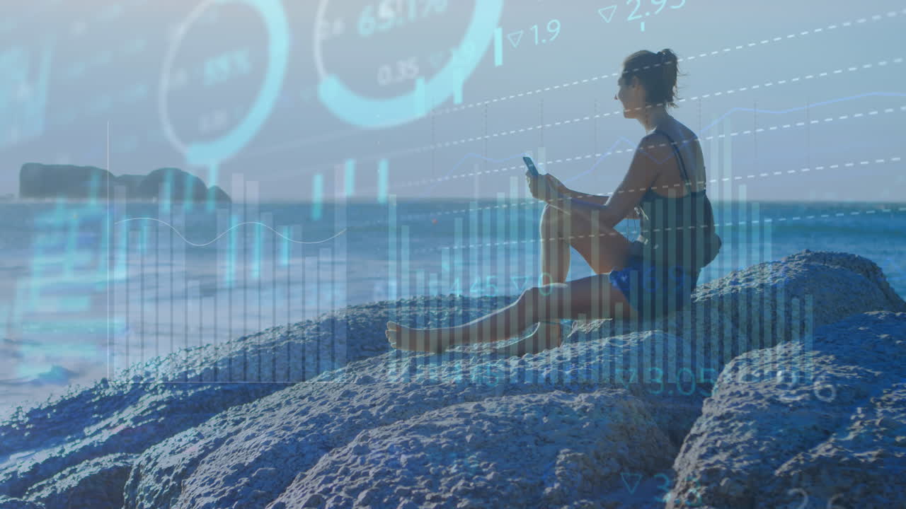 animación del procesamiento de datos financieros sobre una mujer caucásica que usa un teléfono inteligente