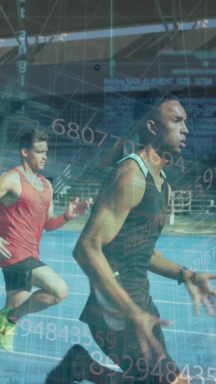 Video verticale: Due velocisti che scattano su una pista blu per sport, con una telecamera di tracciamento che mostra una sovrapposizione di dati.