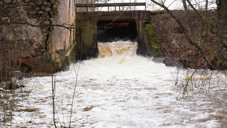 water flowing from sluice on the river, focus pull