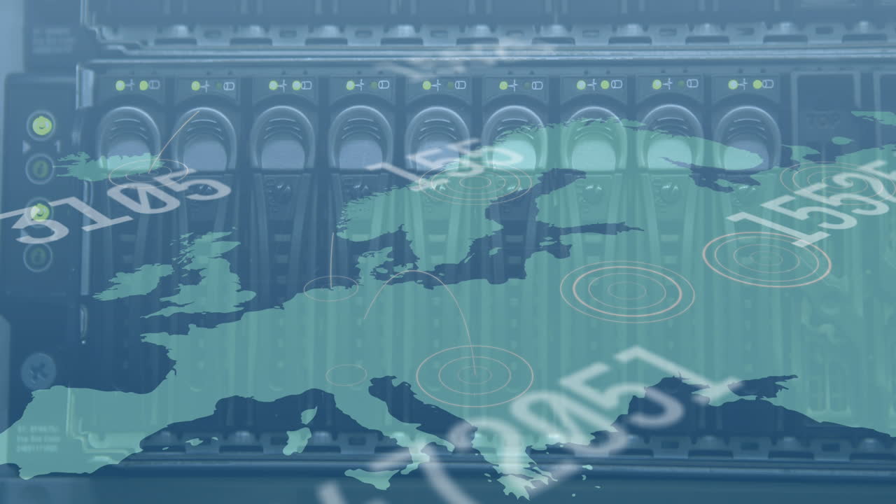 многочисленные меняющиеся номера на карте мира против близкого экрана компьютерного сервера