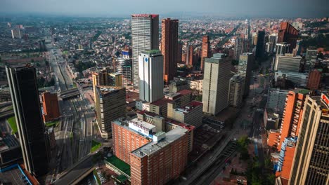 vista en lapso de tiempo del paisaje urbano de bogotá, colombia, américa del sur