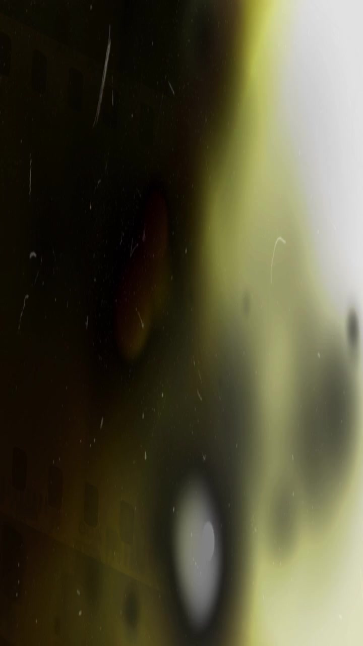 Sovrapposizione di texture cinematografica astratta con perdite di luce e graffi