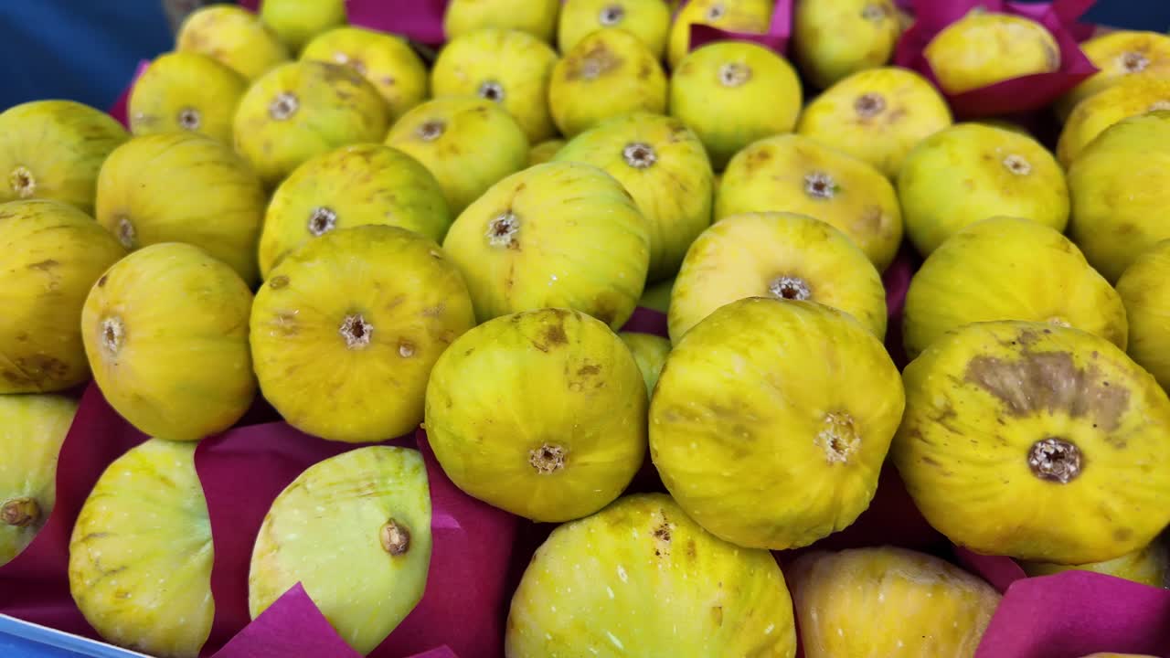 Yellow figs