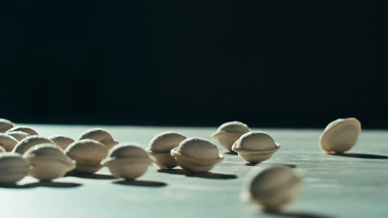 pila de albóndigas de pierogi o de pelmení