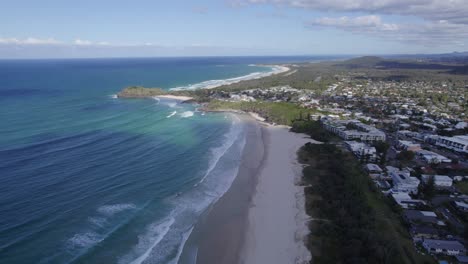 beachside town along the coral sea coast in tweed shire