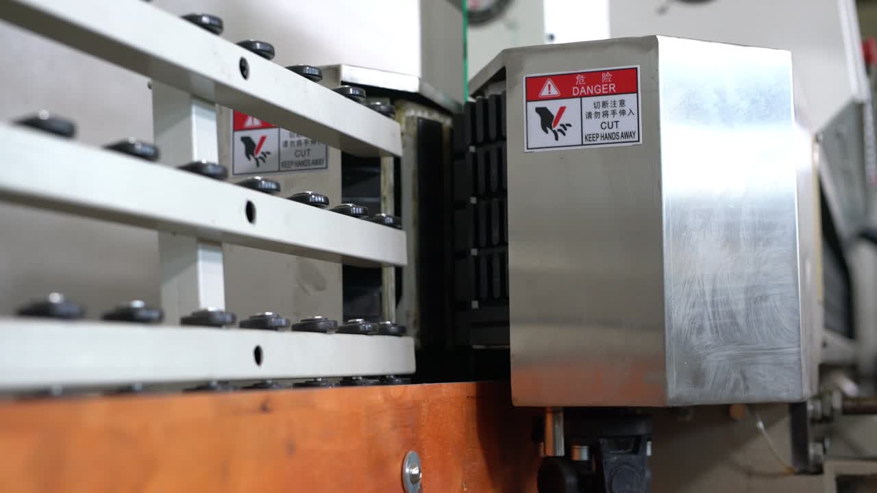 유리를 는 컨베이어 메커니즘의 판 뷰