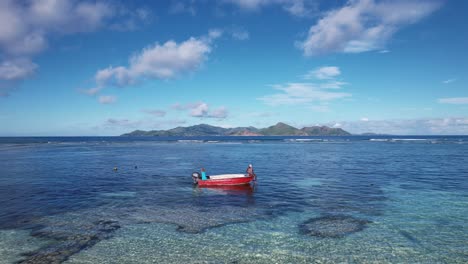 Pescador-En-Un-Barco-En-El-Este-De-África-En-4k