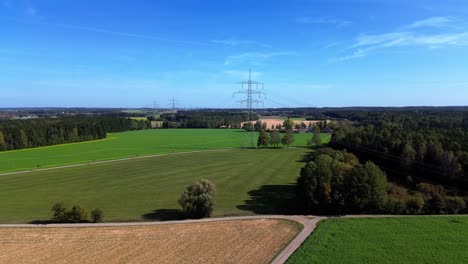 vista aérea de una torre eléctrica para la transmisión de energía, 4k