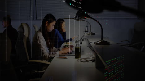 animación del procesamiento de datos financieros sobre diversas personas de negocios en la oficina