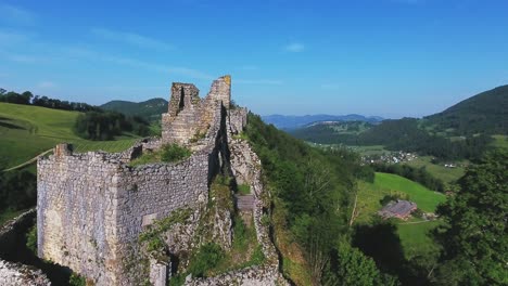 El-Castillo-De-Alt-bechburg-Está-En-Holderbank-Del-Cantón-De-Solothurn-En-Suiza