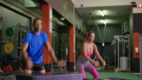 Man-and-woman-exercising-in-a-gym