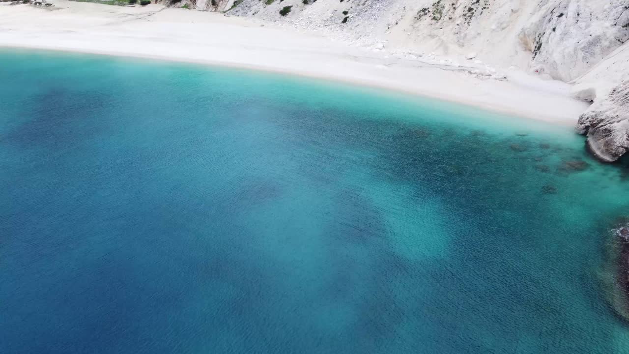 절벽 가장자리에 유토피아 바다
