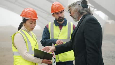 reunión del equipo de construcción