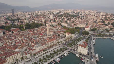 Croacia-Aérea:-Paseo-Marítimo-De-Split,-Catedral-De-San