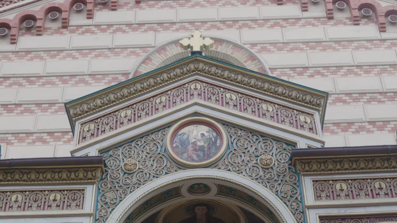 Vista esterna della Chiesa di Domnița Bălașa, che mostra dettagli architettonici